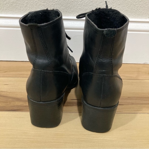 Fleece-lined Leather Boots - Picture 3 of 11